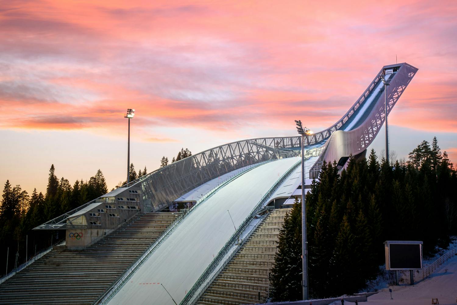 Holmenkollen. Toisenlaista arkkitehtuuria, joka tarjoaa upeita näkymiä ja hauskan tarinan.